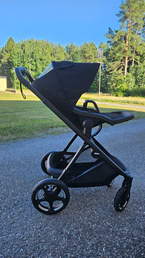 Thule Charm 2-in-1 barnevogn med vendbar sittedel