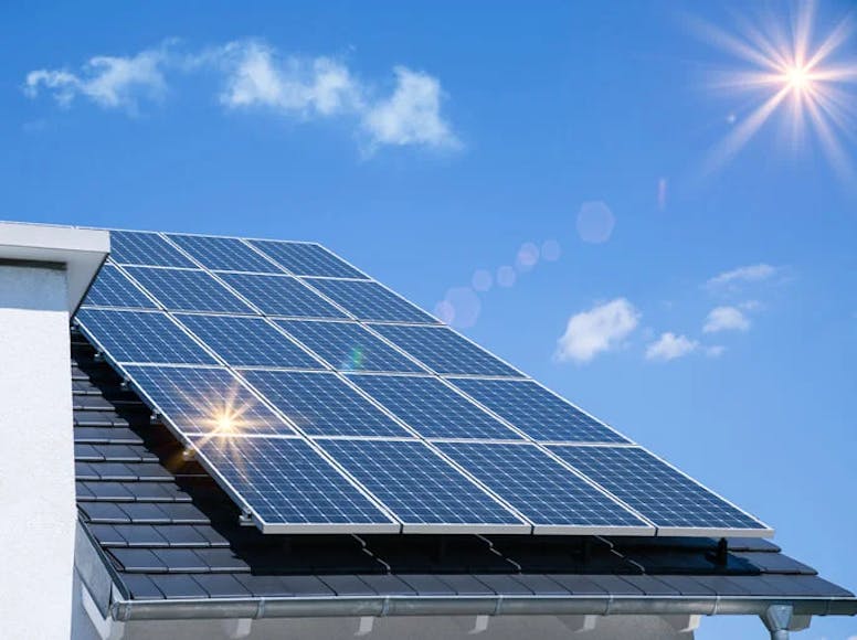 Her finner du beste solcellepanel 2023. Les vårt solcellepanel test og finn beste solcellepanel, her er også solcellepanel tak test.